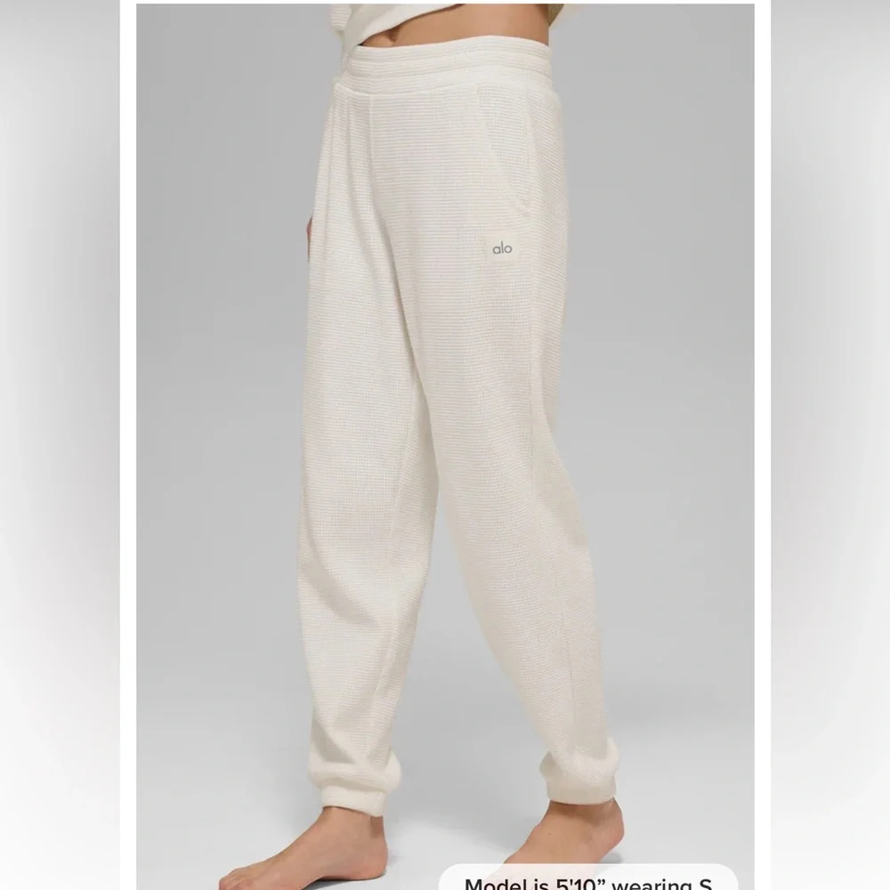 Alo Waffle Weekend Escape Joggers - Picture 3 of 7